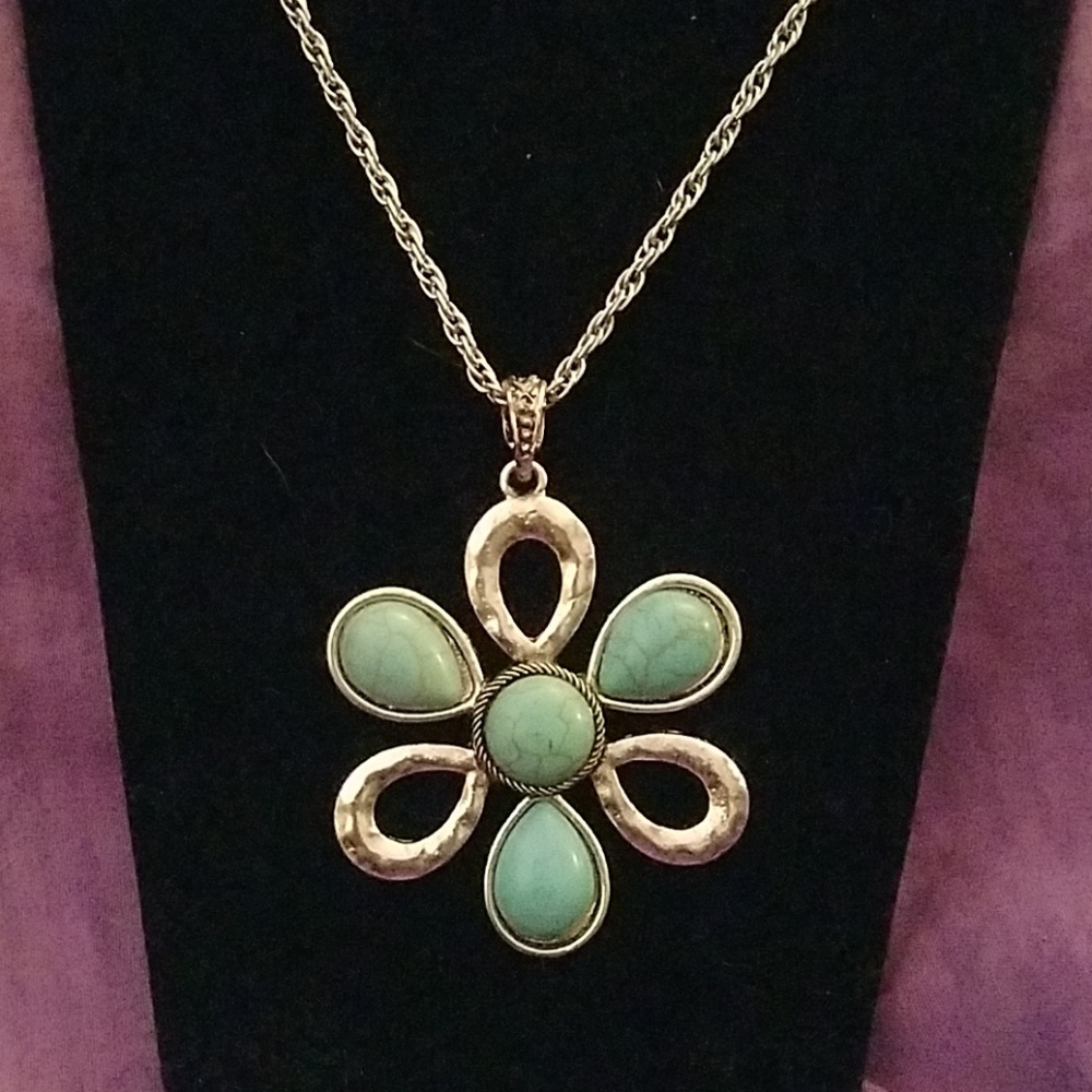 Necklace - Picture 2 of 3